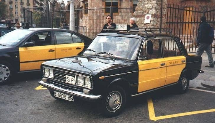 Farbe Taxi Barna